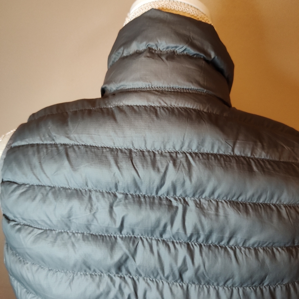 Columbia Woman's Full Zip Light Weight Puffer Vest Size Medium Black And Gray - Picture 5 of 10